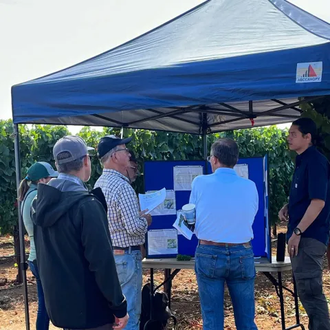 At Mendocino Grape Day event, Chris Chen engages with local growers